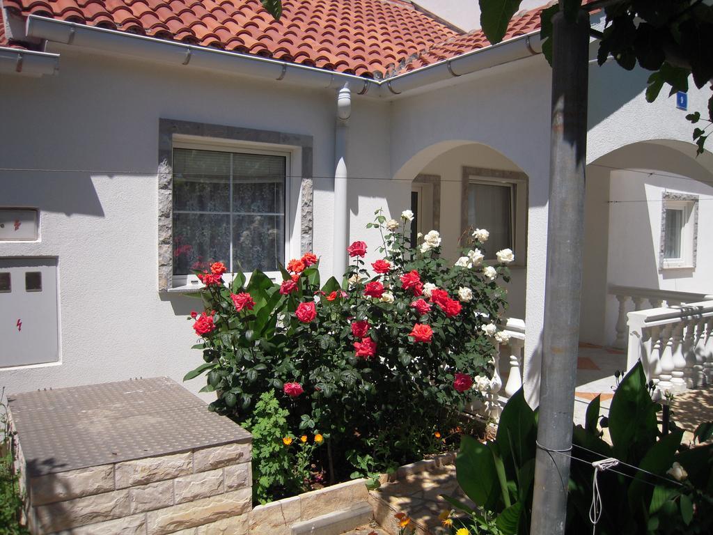 Apartments Marijeta Vir Exterior photo