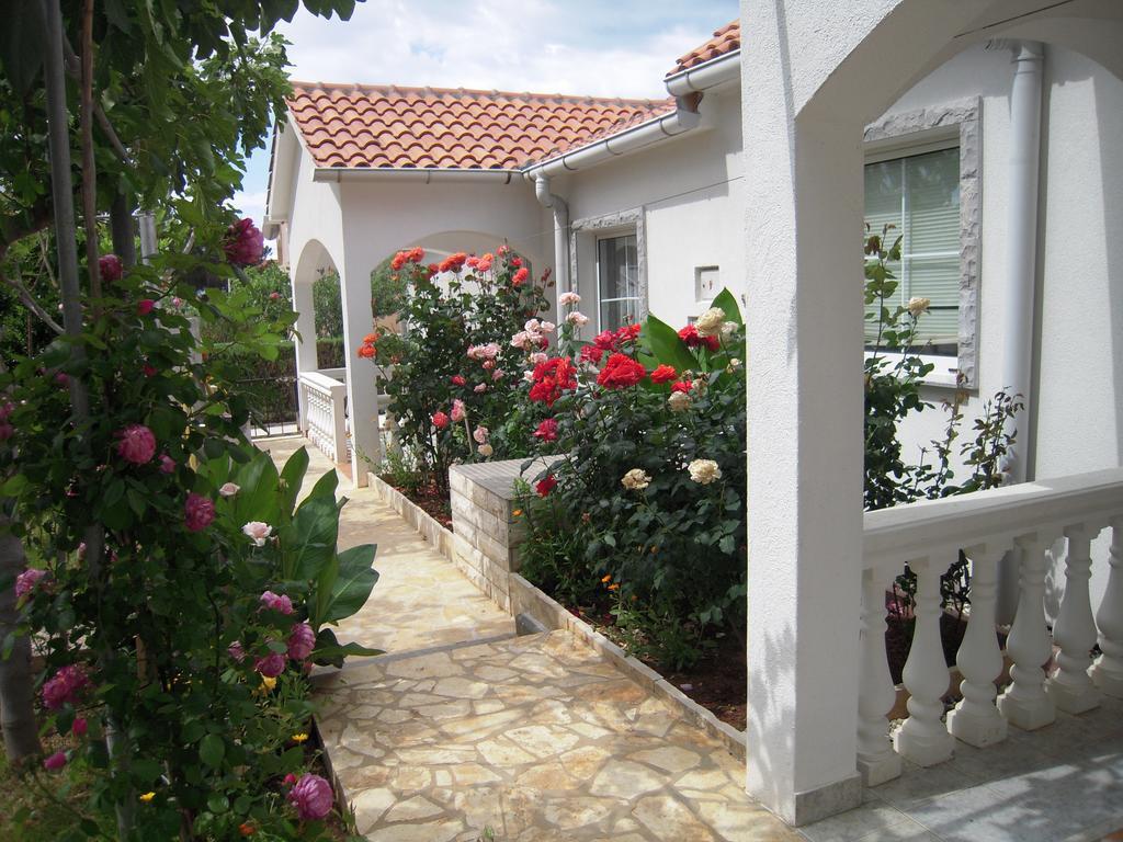 Apartments Marijeta Vir Exterior photo